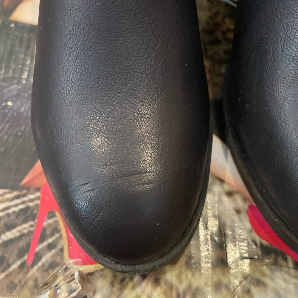 Black Boots With Gold Accents NIB Size 5.5 DKDB - Picture 7 of 15